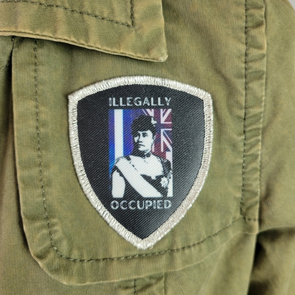 OLD NAVY // one of a kind DIY Hawaiian flag Queen Liliuokalani patch cargo army - Picture 3 of 15